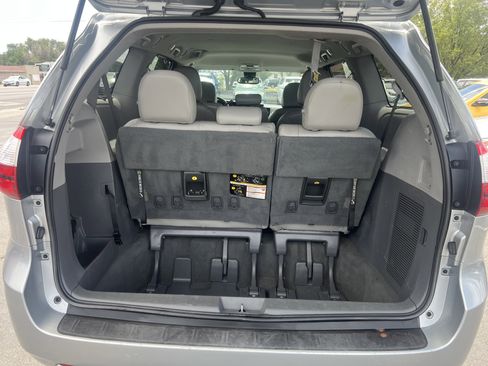 Used 2019 Toyota Sienna LE FWD image 13