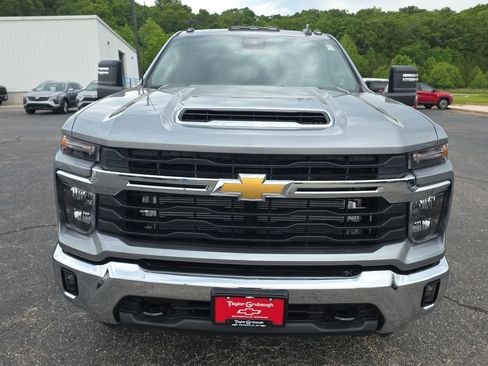 Used 2026 Chevrolet Silverado 3500 LT w/ Convenience Package AWD/4WD image 3