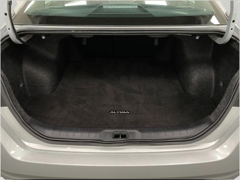 Certified 2025 Nissan Altima 2.5 SV FWD image 5