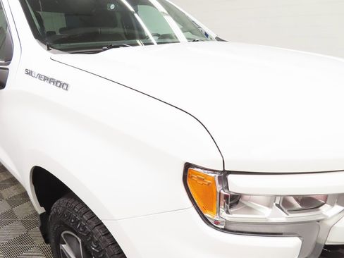 Used 2024 Chevrolet Silverado 1500 RST image 25