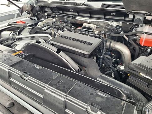 Used 2025 GMC Sierra 2500 AT4 image 34