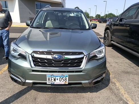 Used 2017 Subaru Forester 2.5i Limited AWD/4WD image 2