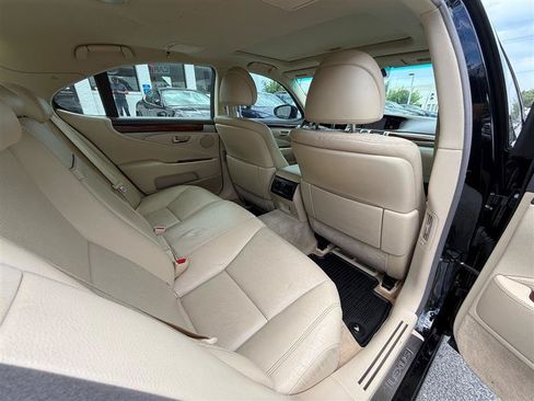 Used 2013 Lexus LS 460 w/ Comfort Pkg RWD image 23