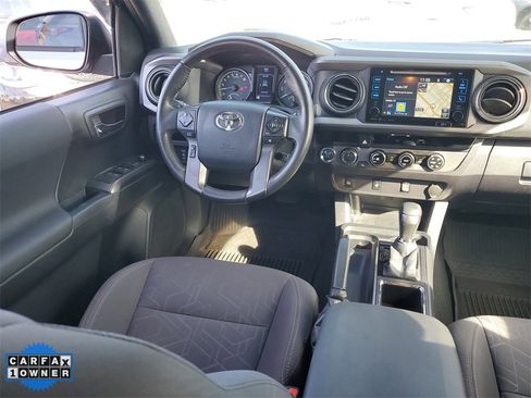 Used 2017 Toyota Tacoma 4x4 Double Cab image 10