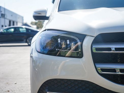 Used 2022 Mercedes-Benz GLS 450 4MATIC image 10