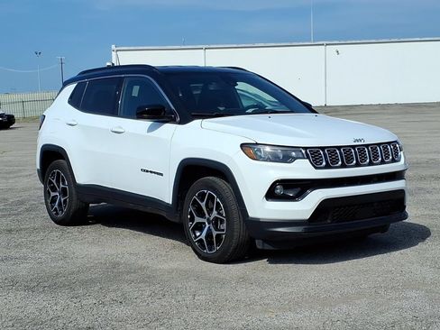 Used 2025 Jeep Compass Limited AWD/4WD image 1