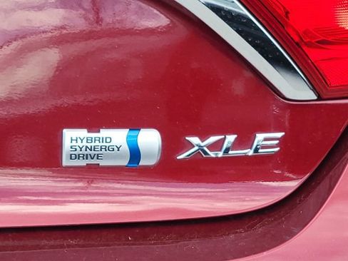 Used 2017 Toyota Camry XLE w/ Moonroof Package image 16