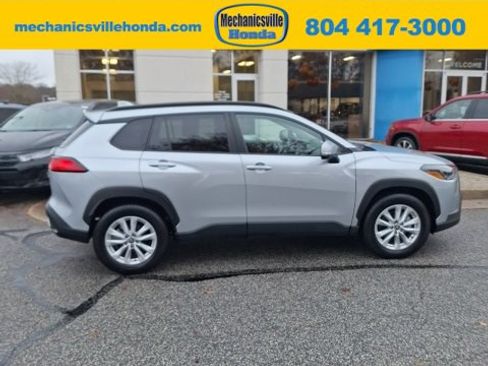 Used 2024 Toyota Corolla Cross LE image 1