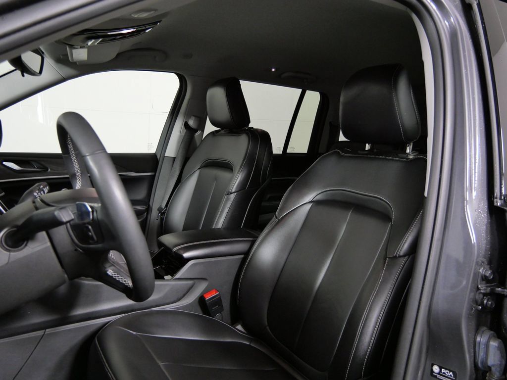 Used 2023 Jeep Grand Cherokee Limited AWD/4WD image 12