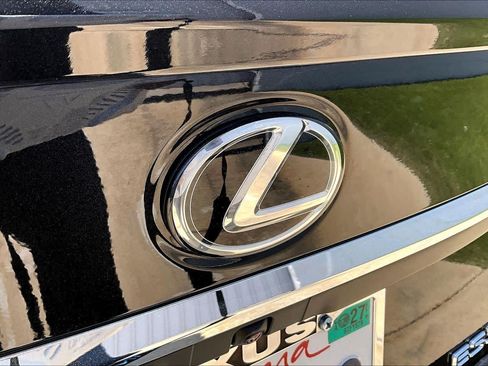 Used 2025 Lexus ES 300h w/ Premium Package FWD image 30