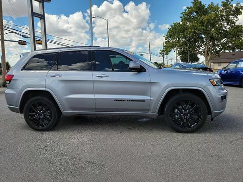 Used 2020 Jeep Grand Cherokee Altitude RWD image 14