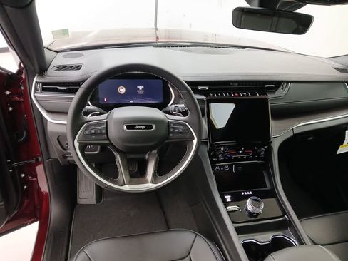 New 2025 Jeep Grand Cherokee Limited image 14