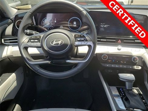 Used 2024 Hyundai Elantra Limited image 3