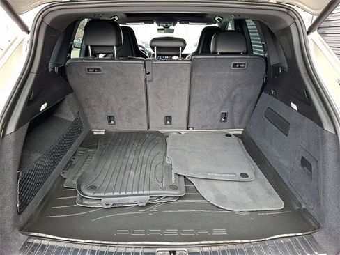 Used 2025 Porsche Cayenne w/ Premium Package Plus image 34