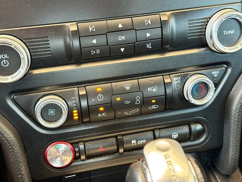 Used 2020 Ford Mustang Coupe RWD image 18