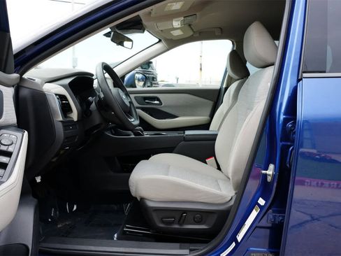 Used 2021 Nissan Rogue SV image 16