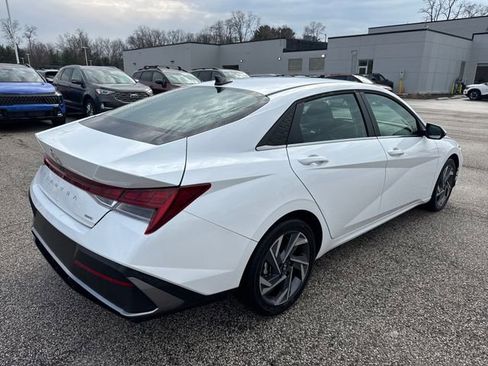 Used 2025 Hyundai Elantra Limited FWD image 7