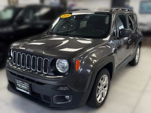Used 2018 Jeep Renegade Latitude image 1