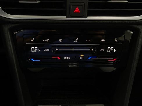 New 2025 Volkswagen Taos SE image 22