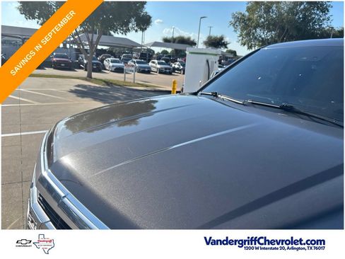Used 2020 Cadillac Escalade Luxury RWD image 3