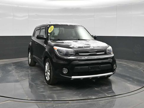 Used 2017 Kia Soul + image 2