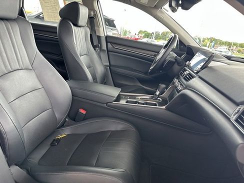 Used 2018 Honda Accord Touring image 14