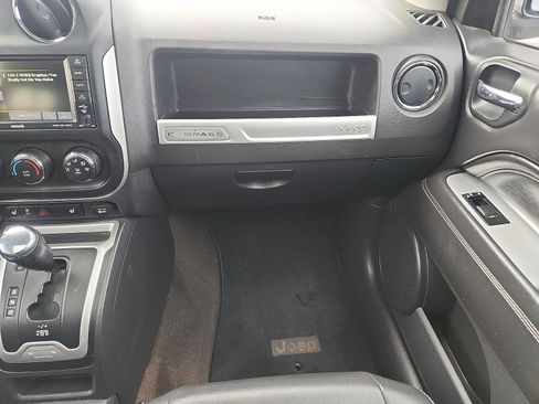 Used 2014 Jeep Compass Latitude w/ Sun/Sound Group image 11