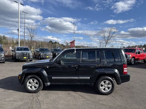 Used 2012 Jeep Liberty Sport AWD/4WD image 9