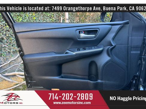 Used 2017 Toyota Camry SE w/ Moonroof Package image 40