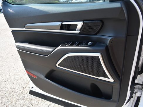 Used 2022 Kia Telluride LX image 33