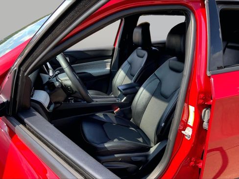 Used 2024 Jeep Compass Latitude AWD/4WD image 8