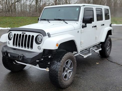 Used 2015 Jeep Wrangler Unlimited Sahara image 3