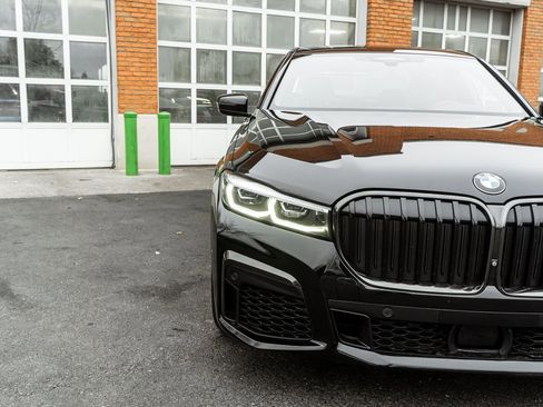 Used 2022 BMW 750i xDrive w/ Executive Package image 56