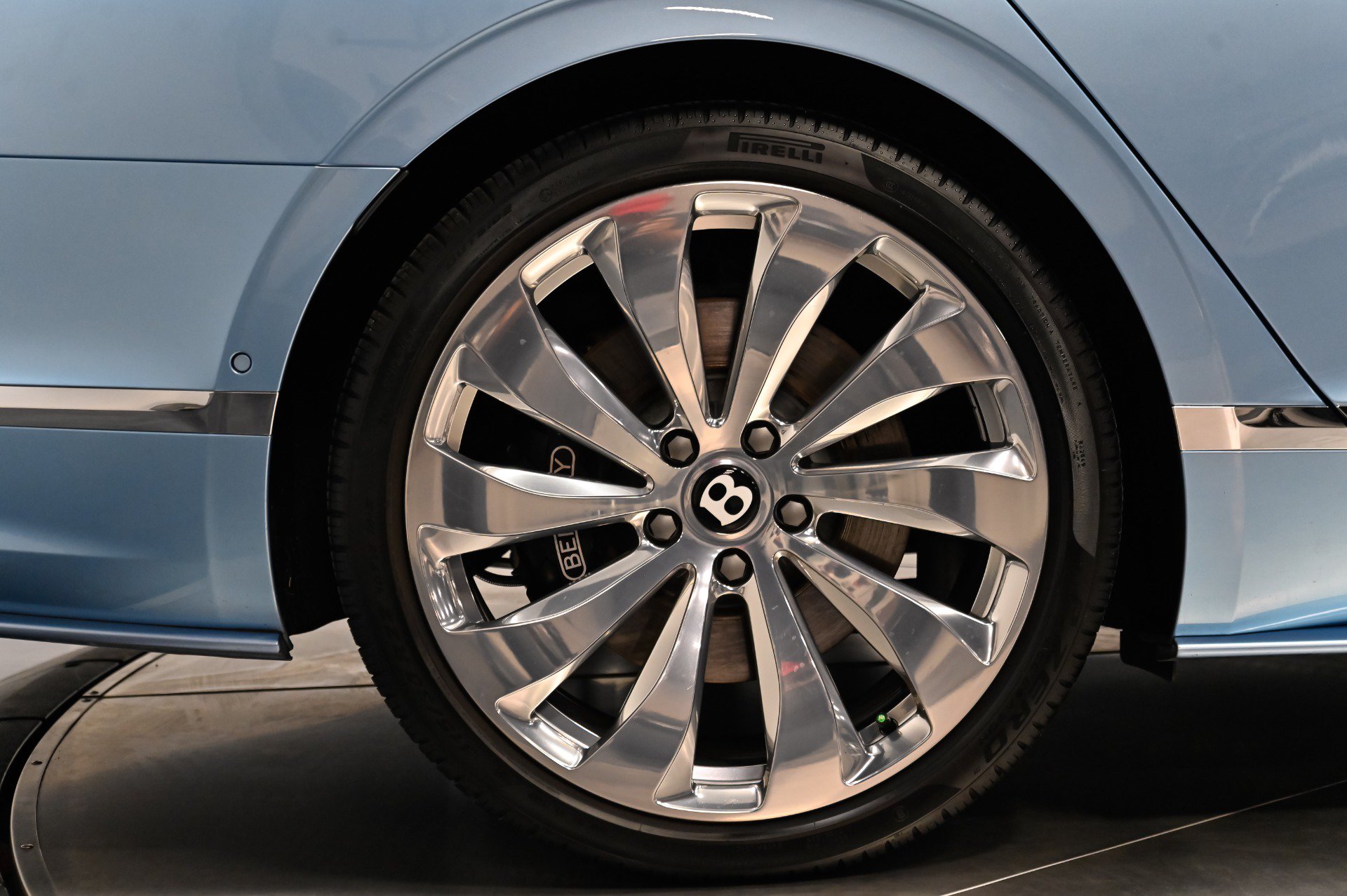 Used 2022 Bentley Flying Spur V8 AWD/4WD image 16