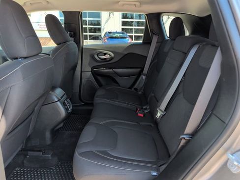 Used 2016 Jeep Cherokee Latitude w/ Cold Weather Group image 35