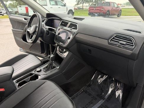 Used 2022 Volkswagen Tiguan SE AWD/4WD image 37