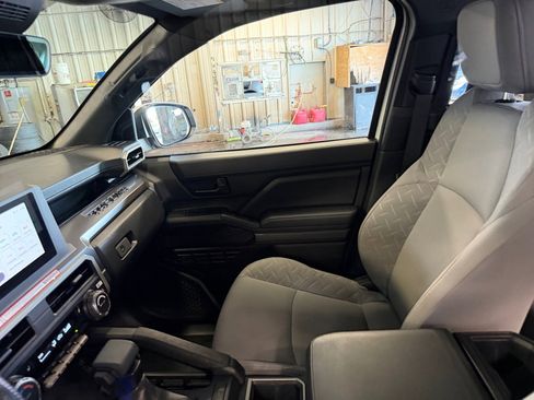 Used 2025 Toyota Tacoma SR5 image 28