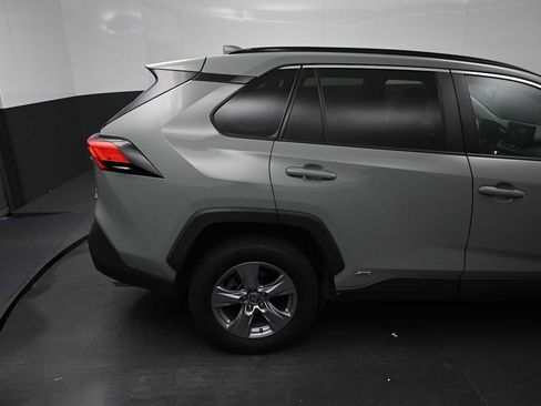 Used 2022 Toyota RAV4 XLE w/ XLE Grade Weather Package AWD/4WD image 12