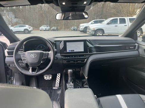 Used 2025 Toyota Camry SE image 27