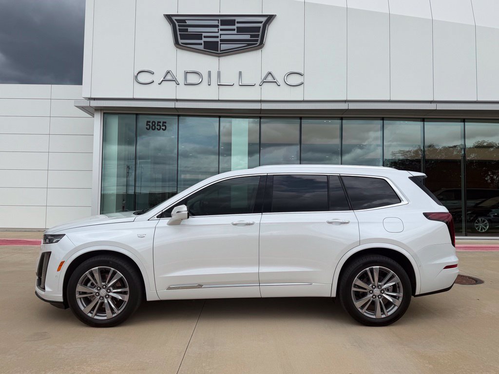 Used 2024 Cadillac XT6 Premium Luxury w/ Technology Package FWD image 2