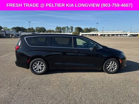 Used 2024 Chrysler Voyager LX image 8