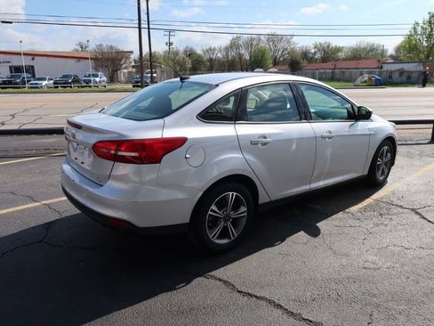 Used 2018 Ford Focus SE w/ SE Appearance Package image 3