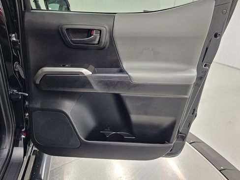 Used 2021 Toyota Tacoma SR5 w/ Technology Package image 31