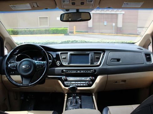 Used 2016 Kia Sedona SX FWD image 25