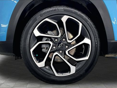 Used 2025 Chevrolet Trax RS w/ Driver Confidence Package FWD image 9