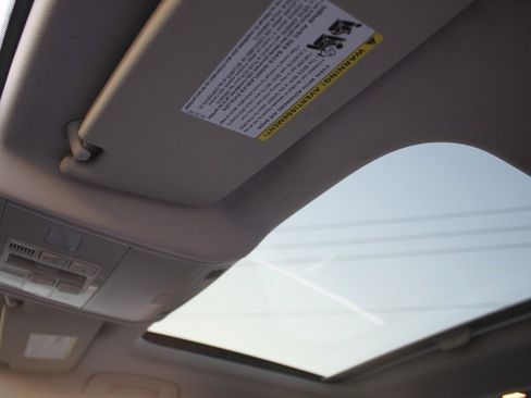 Used 2019 Volkswagen Jetta SE image 16