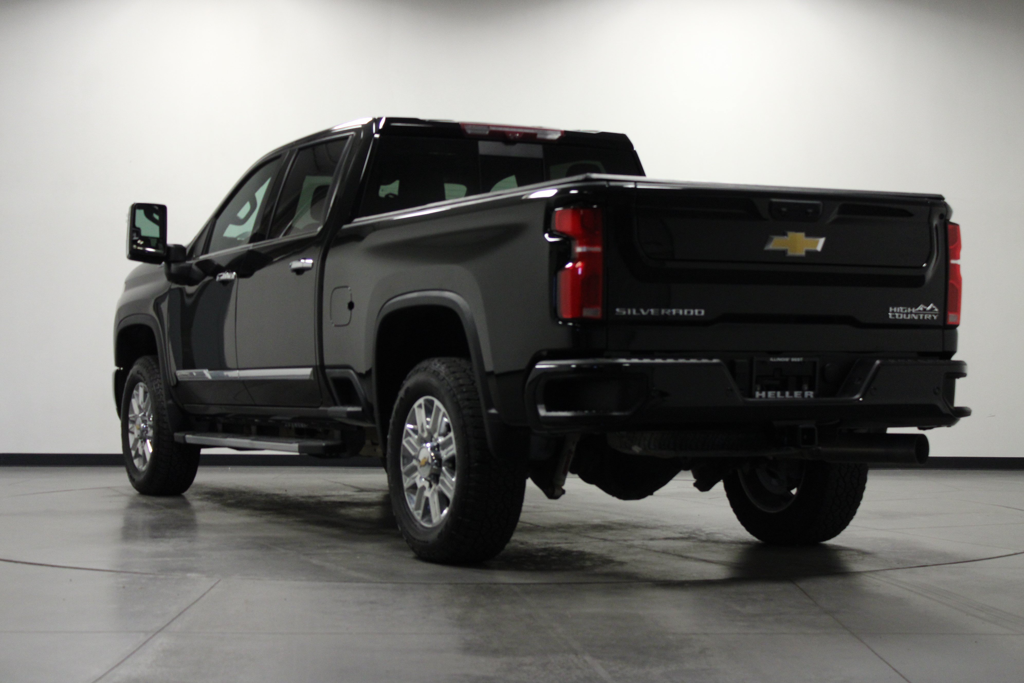 Used 2024 Chevrolet Silverado 2500 High Country w/ Technology Package AWD/4WD image 6