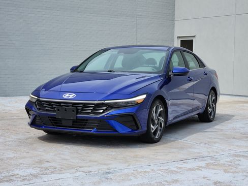 Used 2025 Hyundai Elantra SEL FWD image 4