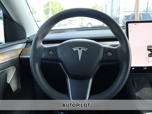 Used 2023 Tesla Model Y Long Range AWD/4WD image 3