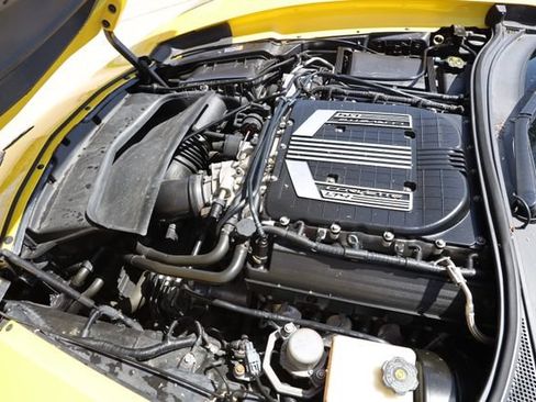 Used 2015 Chevrolet Corvette Z06 w/ 3LZ Preferred Equipment Group RWD image 9
